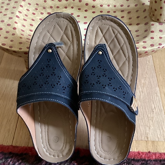 Black wedge thong Sandals - Picture 7 of 7